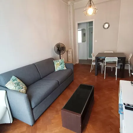 Charming T2 In Center Nizza